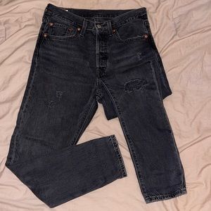 Black Distressed Levi’s Jeans